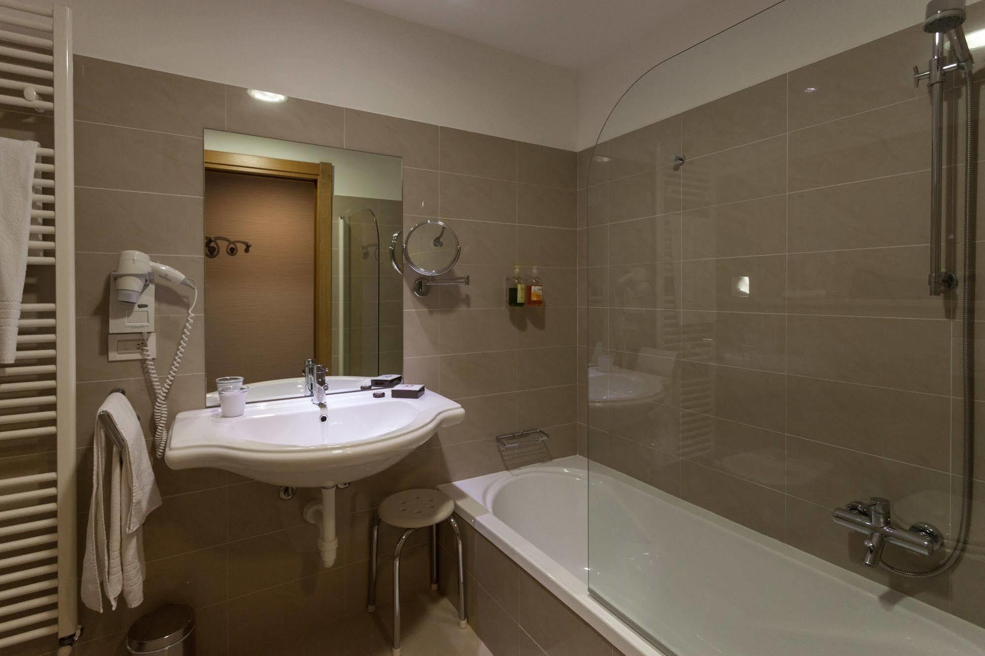 Best Western Ivrea Crystal Palace Banchette D'Ivrea Exterior foto
